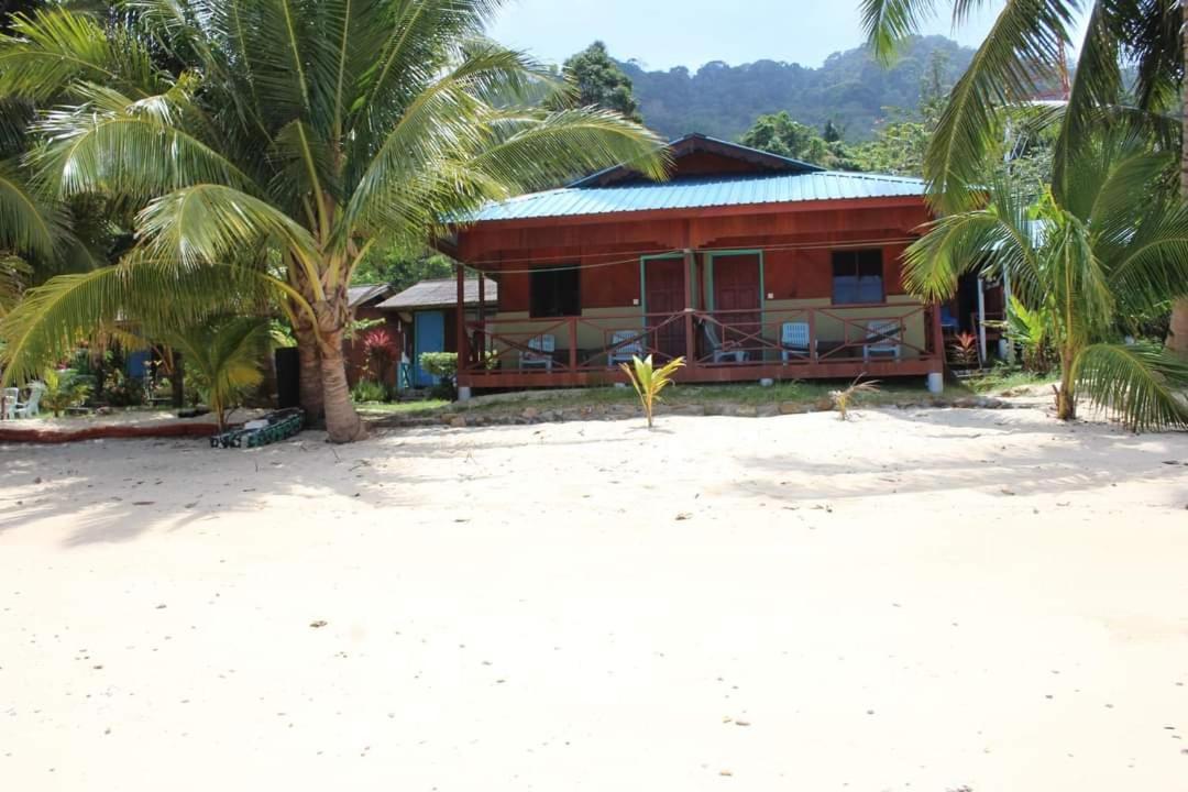 Ella'S Place Salang Tioman Kampong Ayer Batang Quarto foto