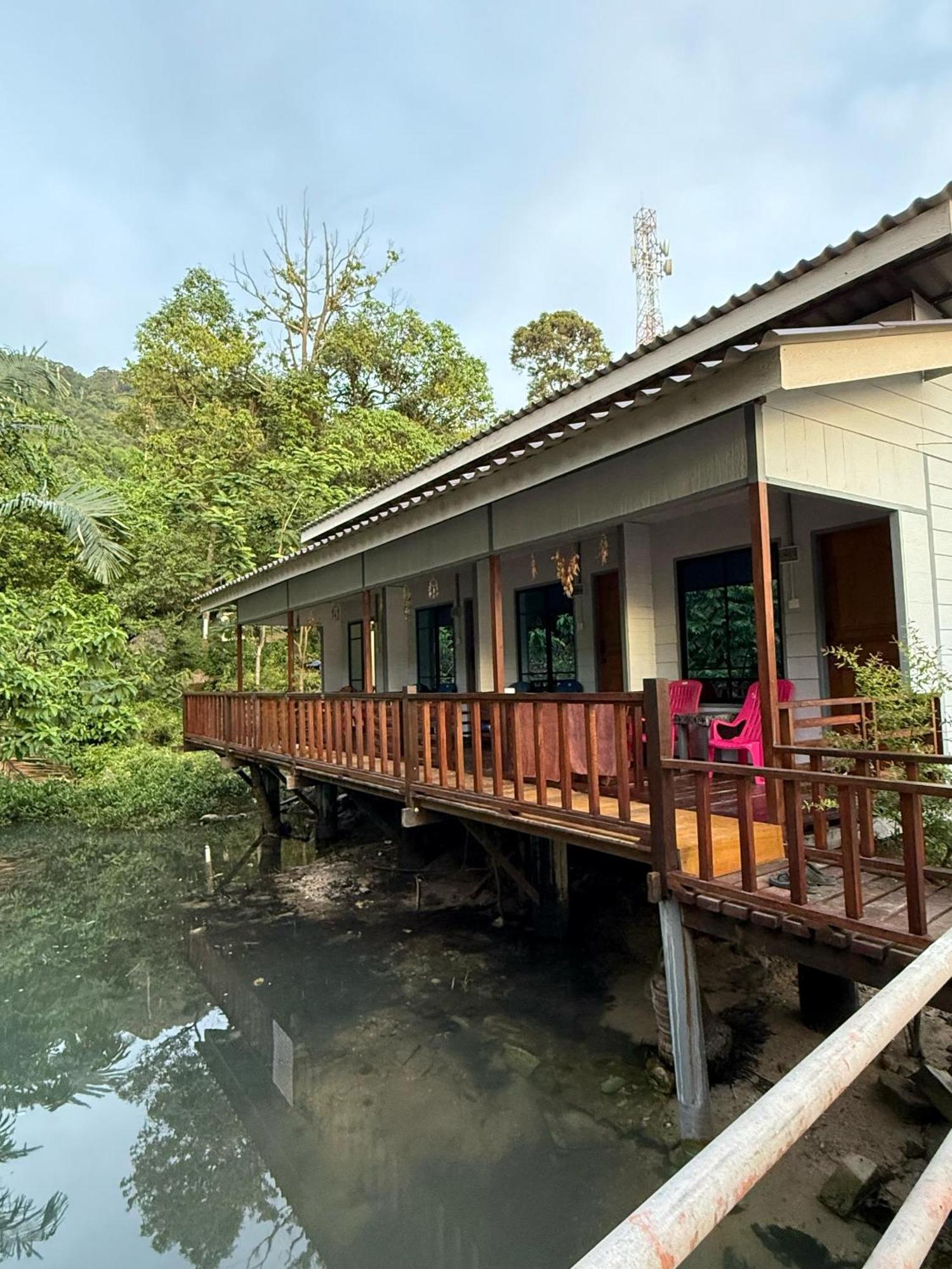Ella'S Place Salang Tioman Kampong Ayer Batang Quarto foto
